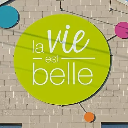La Vie Est Belle 3*