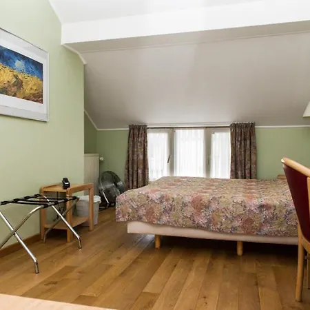 Hotel La Vie Est Belle 3*